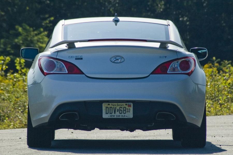  Hyundai Genesis Coupe 2.0T Track 2009 года  (фото 5 из 46)